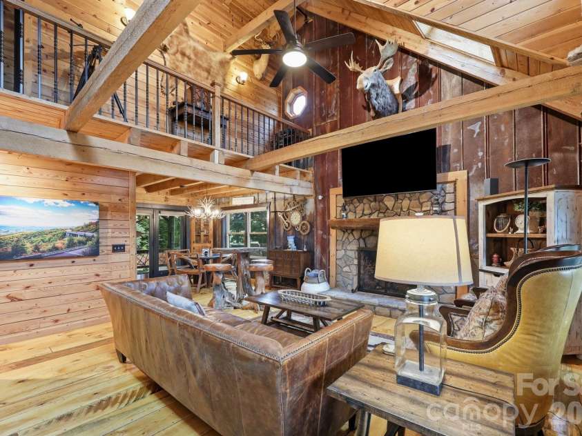 206 Hamlet Drive, Burnsville, NC 28714.  MLS# CAR4399818, YatesRealty ID 38687. 