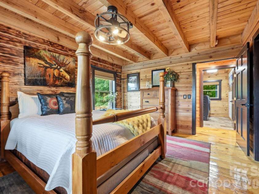 206 Hamlet Drive, Burnsville, NC 28714.  MLS# CAR4399818, YatesRealty ID 38687. 