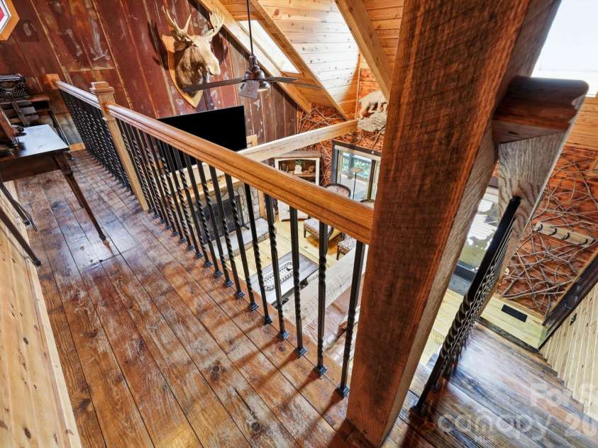 206 Hamlet Drive, Burnsville, NC 28714.  MLS# CAR4399818, YatesRealty ID 38687. 