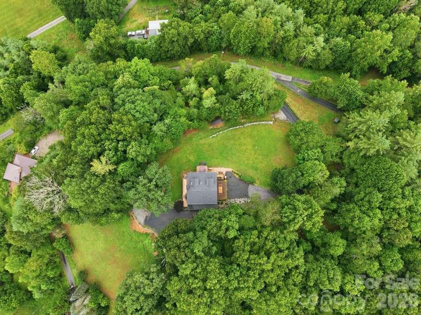206 Hamlet Drive, Burnsville, NC 28714.  MLS# CAR4399818, YatesRealty ID 38687. 