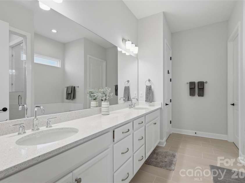 4010 Patsy Drive, Mint Hill, NC 28227.  MLS# CAR4403720, YatesRealty ID 38689. Primary bath