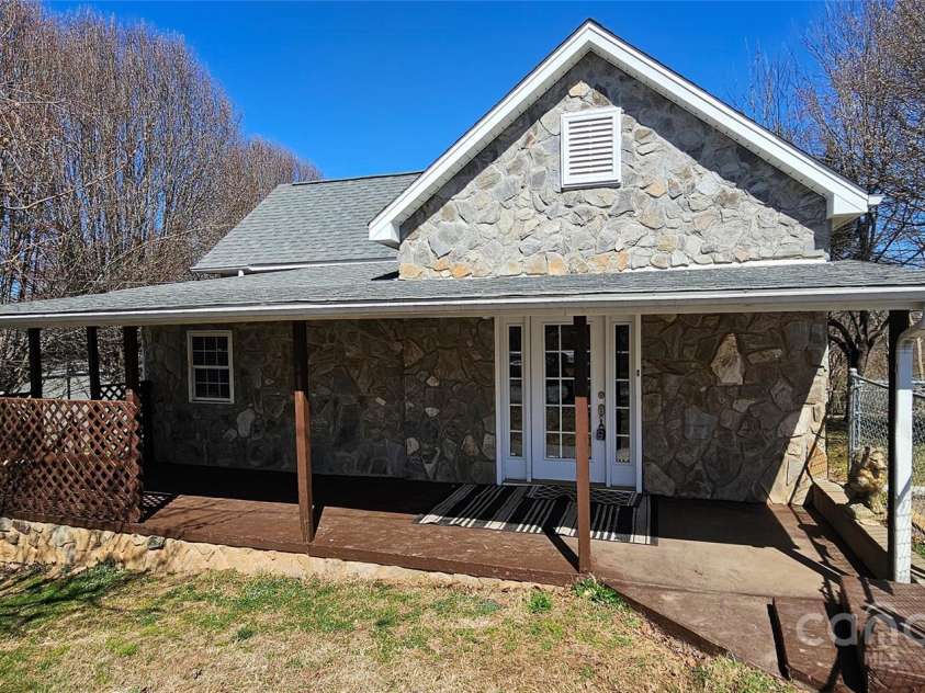 17 Lake Street, Granite Falls, NC 28630.  MLS# CAR4215444, YatesRealty ID 3869. 