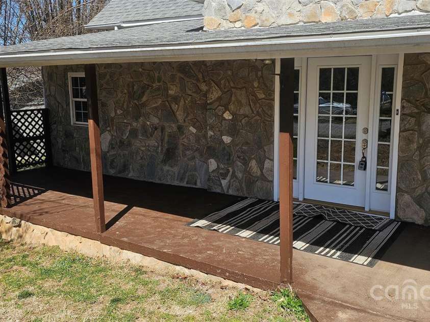 17 Lake Street, Granite Falls, NC 28630.  MLS# CAR4215444, YatesRealty ID 3869. 