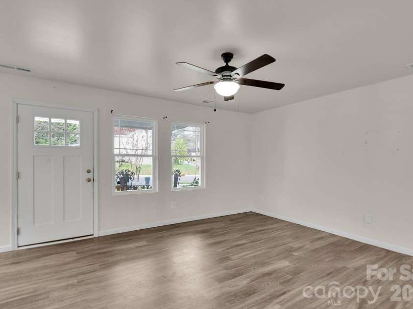 372 Mills Avenue, Mooresville, NC 28115.  MLS# CAR4357217, YatesRealty ID 3869. 
