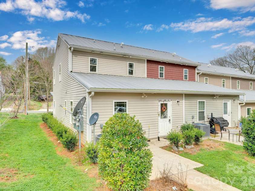 372 Mills Avenue, Mooresville, NC 28115.  MLS# CAR4357217, YatesRealty ID 3869. 