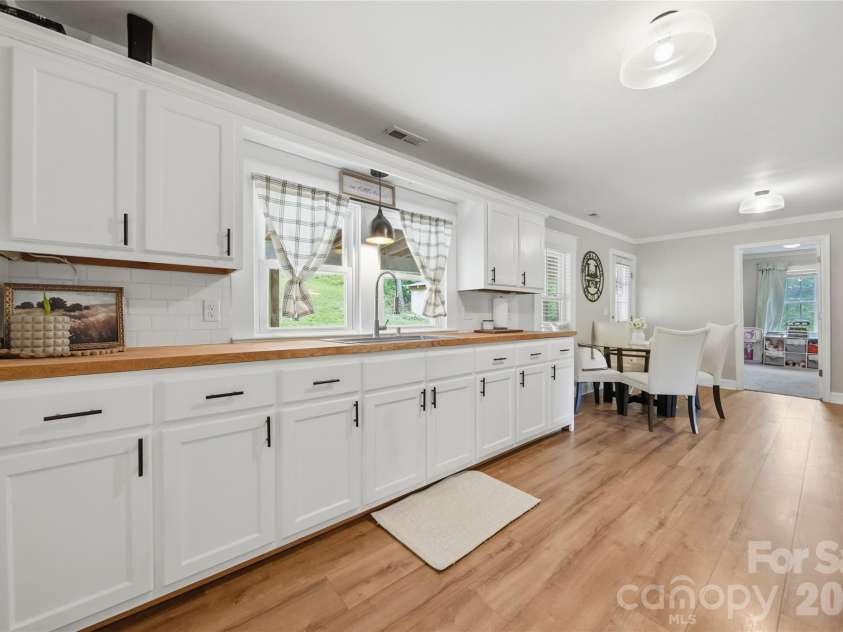 4710 Overland Road, Lenoir, NC 28645.  MLS# CAR4395693, YatesRealty ID 38692. 