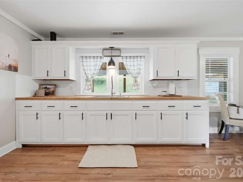 4710 Overland Road, Lenoir, NC 28645.  MLS# CAR4395693, YatesRealty ID 38692. 