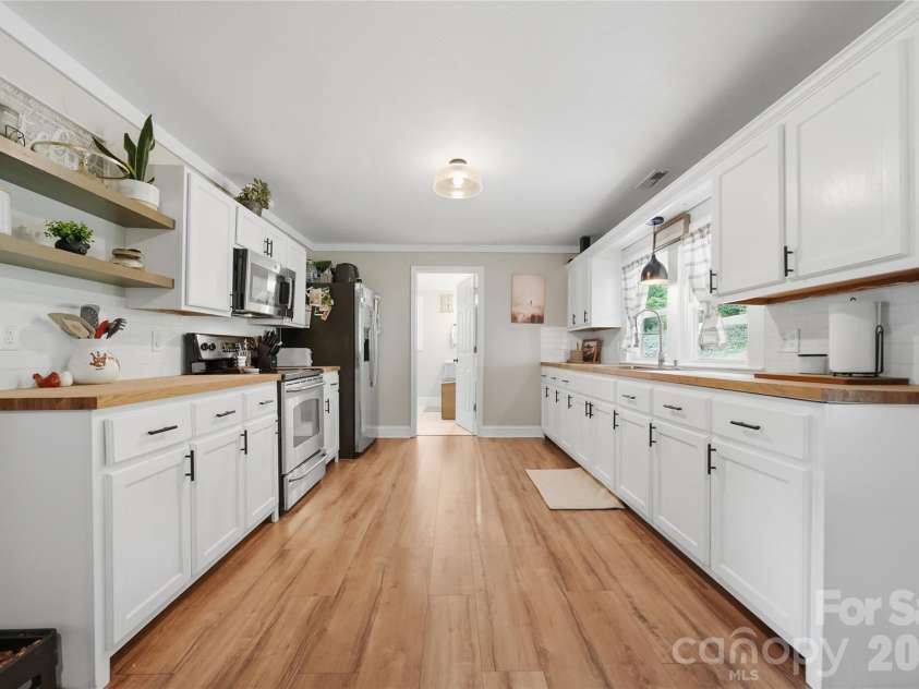 4710 Overland Road, Lenoir, NC 28645.  MLS# CAR4395693, YatesRealty ID 38692. 
