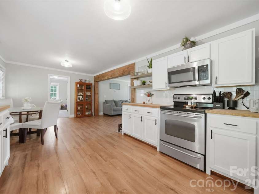 4710 Overland Road, Lenoir, NC 28645.  MLS# CAR4395693, YatesRealty ID 38692. 