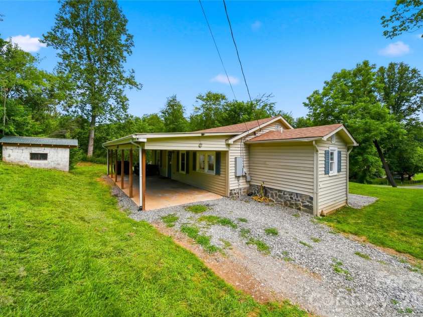 4710 Overland Road, Lenoir, NC 28645.  MLS# CAR4395693, YatesRealty ID 38692. 