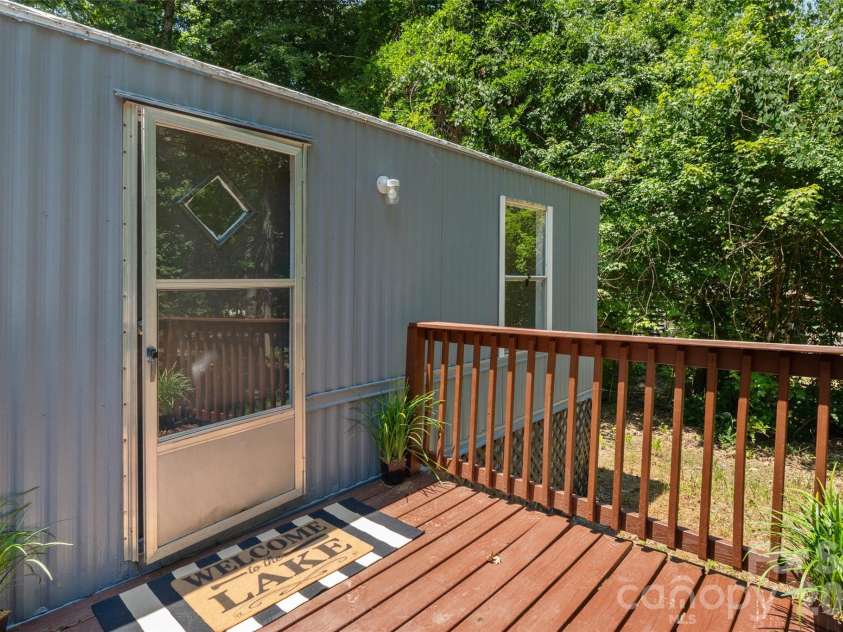 335 Lake Landing Drive, Salisbury, NC 28146.  MLS# CAR4401951, YatesRealty ID 38693. 