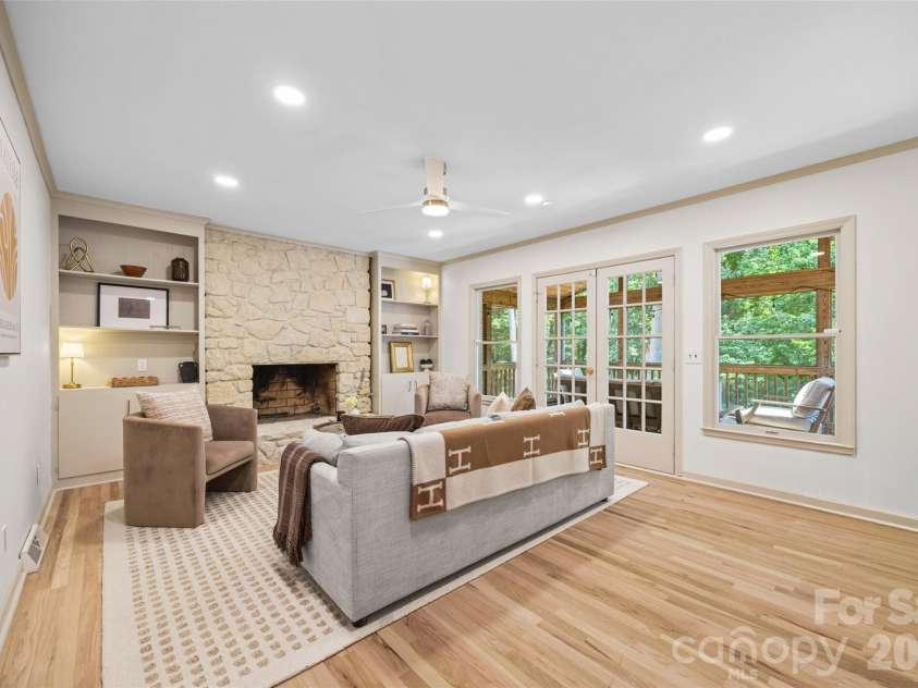 1340 Piccadilly Drive, Charlotte, NC 28211.  MLS# CAR4402510, YatesRealty ID 38694. 