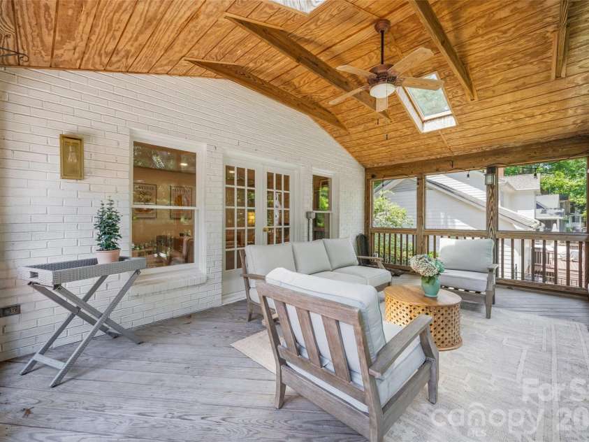 1340 Piccadilly Drive, Charlotte, NC 28211.  MLS# CAR4402510, YatesRealty ID 38694. 