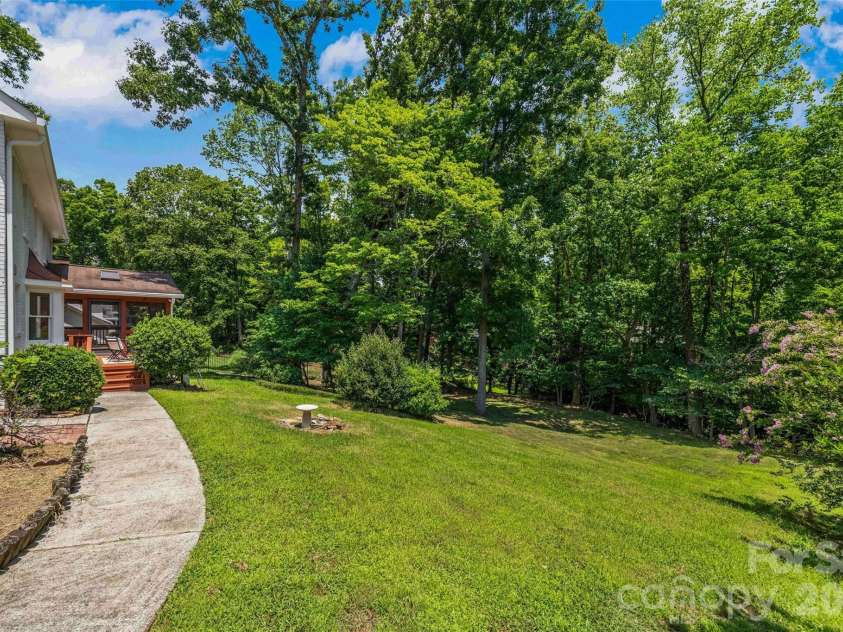 1340 Piccadilly Drive, Charlotte, NC 28211.  MLS# CAR4402510, YatesRealty ID 38694. 