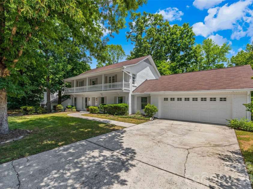 1340 Piccadilly Drive, Charlotte, NC 28211.  MLS# CAR4402510, YatesRealty ID 38694. 