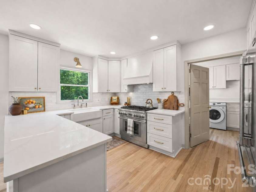 1340 Piccadilly Drive, Charlotte, NC 28211.  MLS# CAR4402510, YatesRealty ID 38694. 