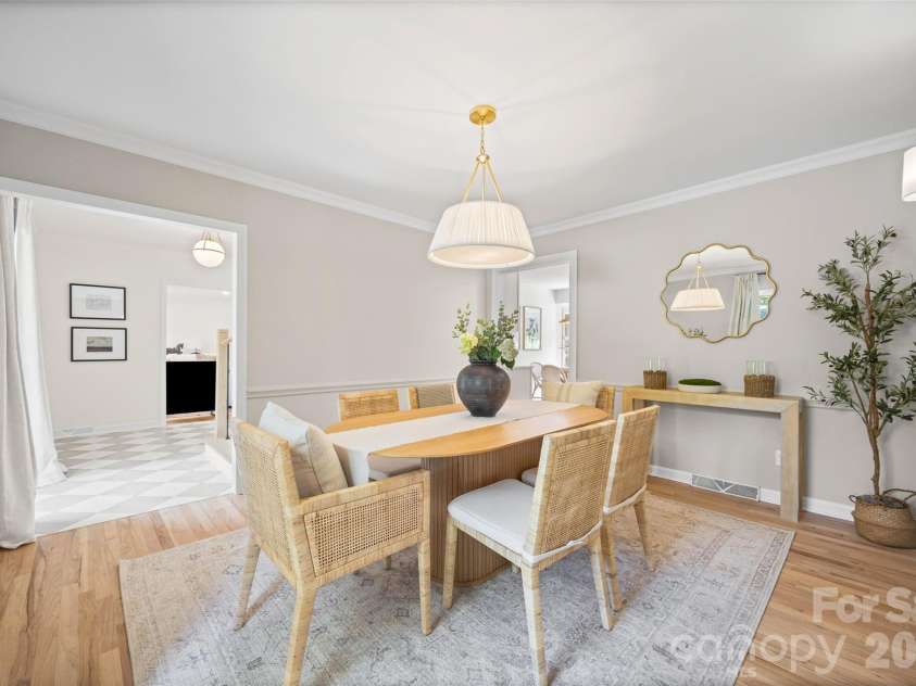 1340 Piccadilly Drive, Charlotte, NC 28211.  MLS# CAR4402510, YatesRealty ID 38694. Dining Room