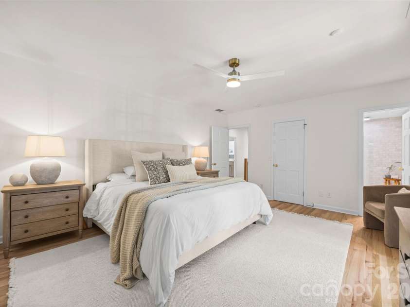 1340 Piccadilly Drive, Charlotte, NC 28211.  MLS# CAR4402510, YatesRealty ID 38694. Primary Bedroom
