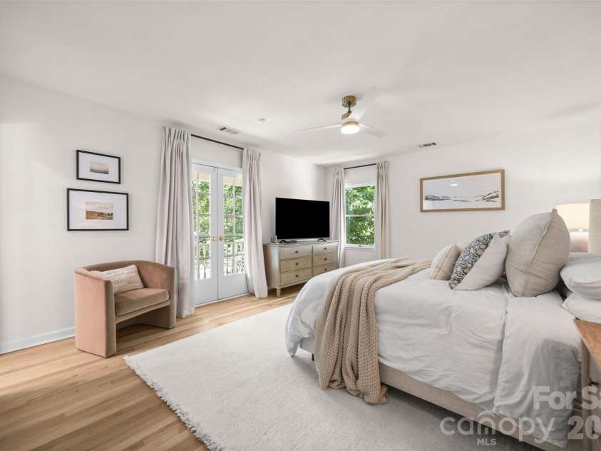 1340 Piccadilly Drive, Charlotte, NC 28211.  MLS# CAR4402510, YatesRealty ID 38694. Primary Bedroom