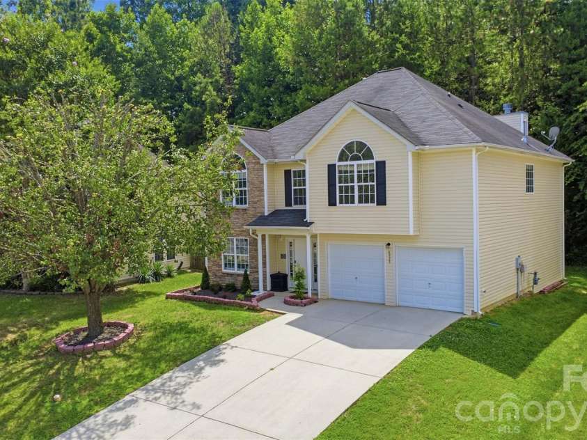 4923 Eagle Creek Drive, Charlotte, NC 28269.  MLS# CAR4397626, YatesRealty ID 38696. 