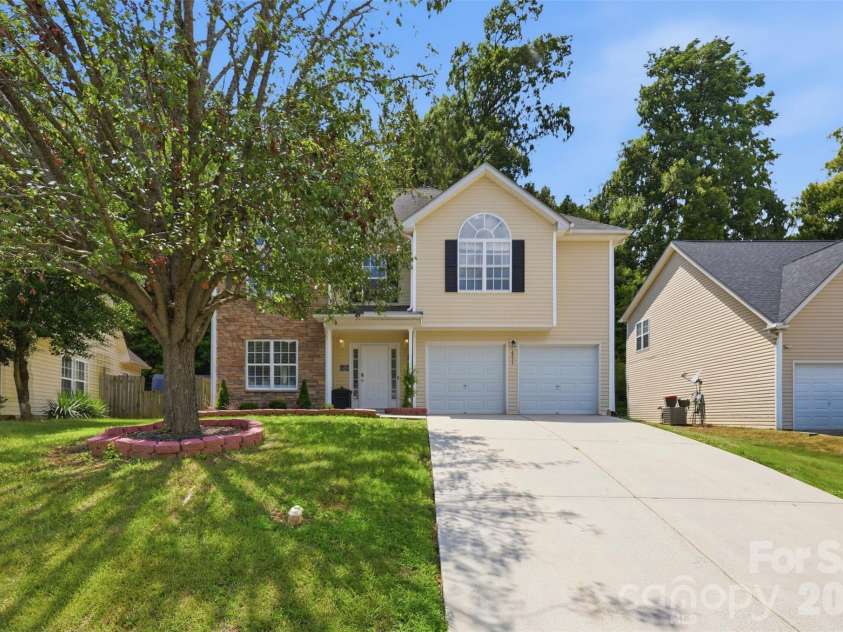 4923 Eagle Creek Drive, Charlotte, NC 28269.  MLS# CAR4397626, YatesRealty ID 38696. 