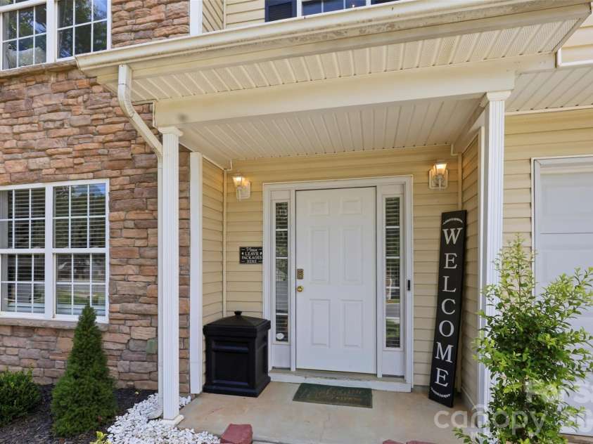 4923 Eagle Creek Drive, Charlotte, NC 28269.  MLS# CAR4397626, YatesRealty ID 38696. 