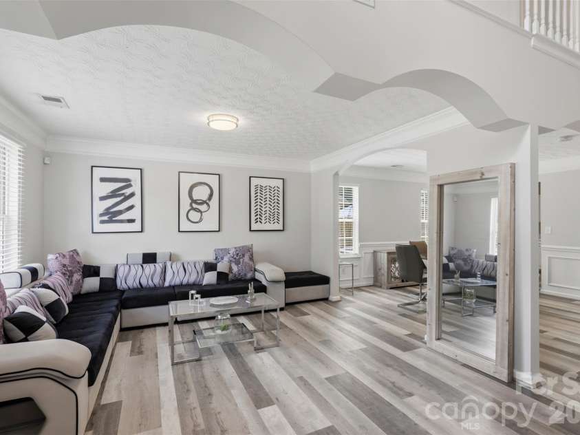 4923 Eagle Creek Drive, Charlotte, NC 28269.  MLS# CAR4397626, YatesRealty ID 38696. 