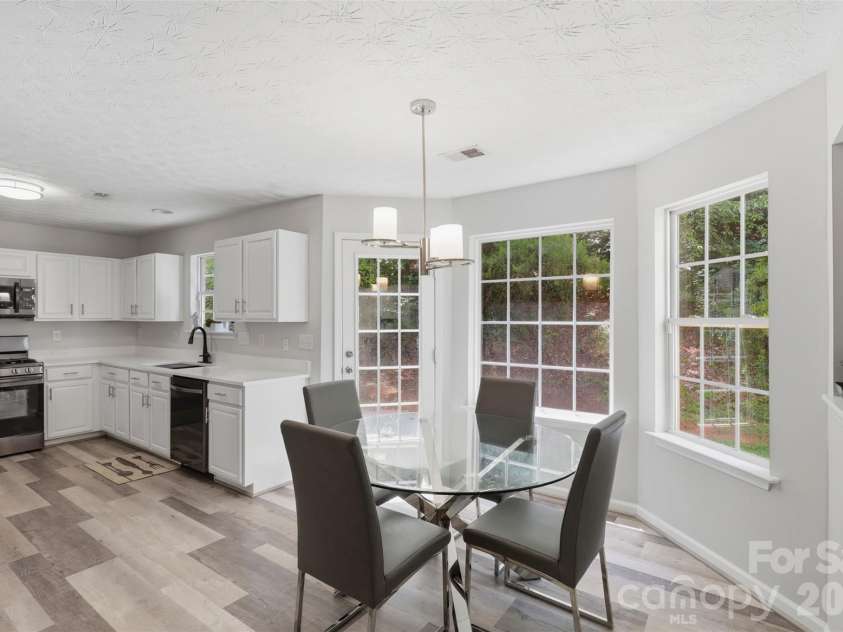 4923 Eagle Creek Drive, Charlotte, NC 28269.  MLS# CAR4397626, YatesRealty ID 38696. 