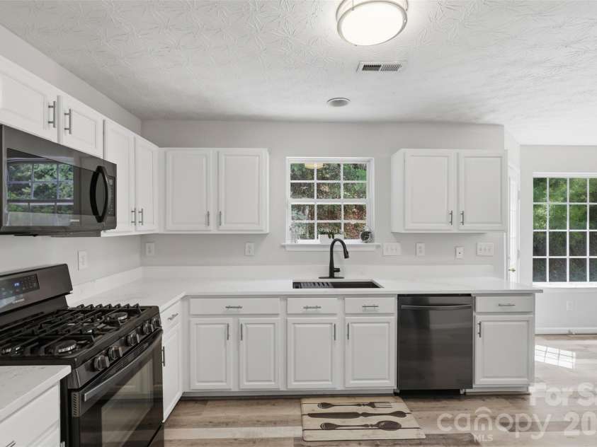 4923 Eagle Creek Drive, Charlotte, NC 28269.  MLS# CAR4397626, YatesRealty ID 38696. 