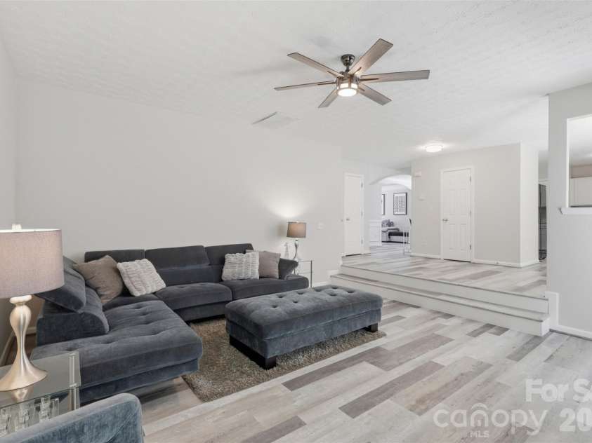 4923 Eagle Creek Drive, Charlotte, NC 28269.  MLS# CAR4397626, YatesRealty ID 38696. 