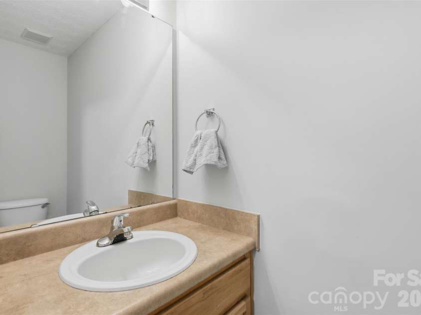 4923 Eagle Creek Drive, Charlotte, NC 28269.  MLS# CAR4397626, YatesRealty ID 38696. 