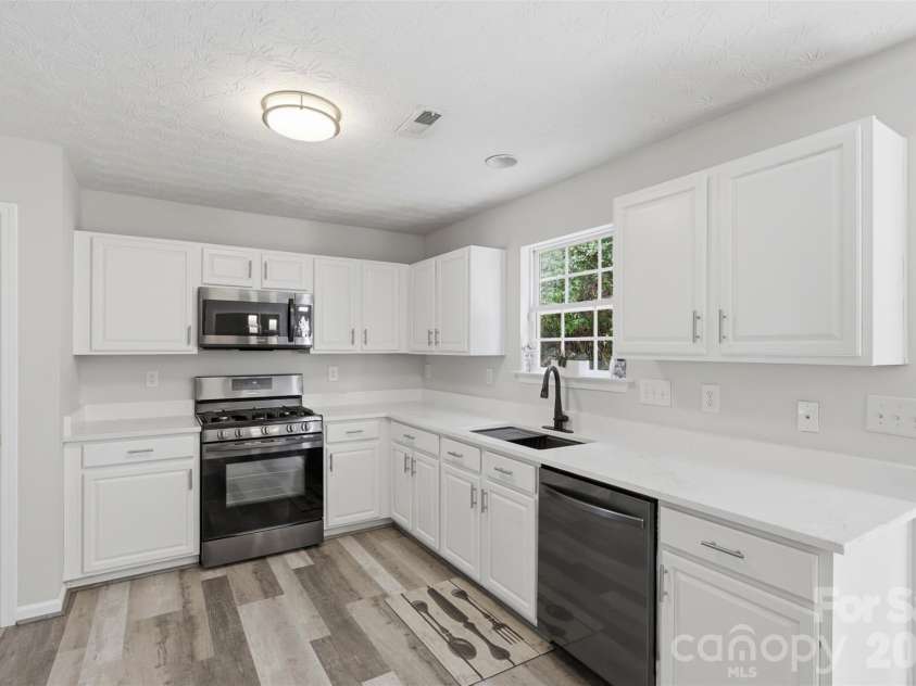 4923 Eagle Creek Drive, Charlotte, NC 28269.  MLS# CAR4397626, YatesRealty ID 38696. 
