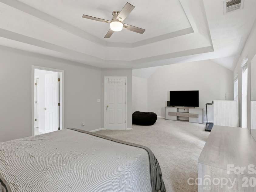 4923 Eagle Creek Drive, Charlotte, NC 28269.  MLS# CAR4397626, YatesRealty ID 38696. 