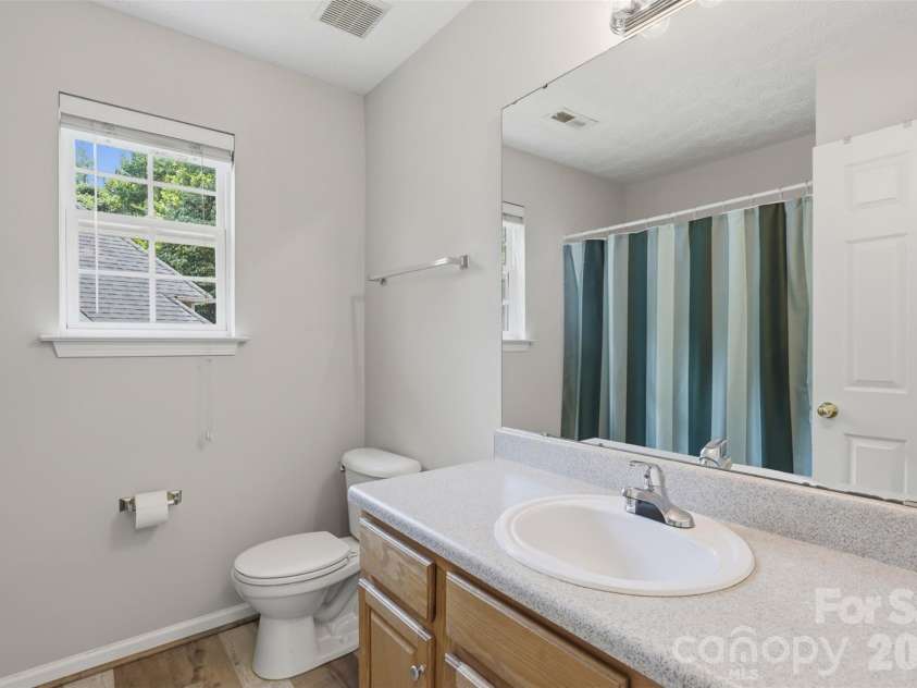 4923 Eagle Creek Drive, Charlotte, NC 28269.  MLS# CAR4397626, YatesRealty ID 38696. 