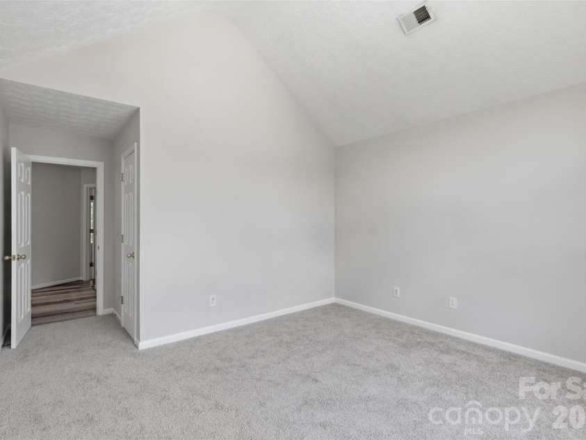 4923 Eagle Creek Drive, Charlotte, NC 28269.  MLS# CAR4397626, YatesRealty ID 38696. 