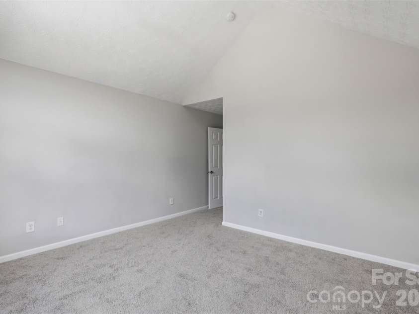 4923 Eagle Creek Drive, Charlotte, NC 28269.  MLS# CAR4397626, YatesRealty ID 38696. 
