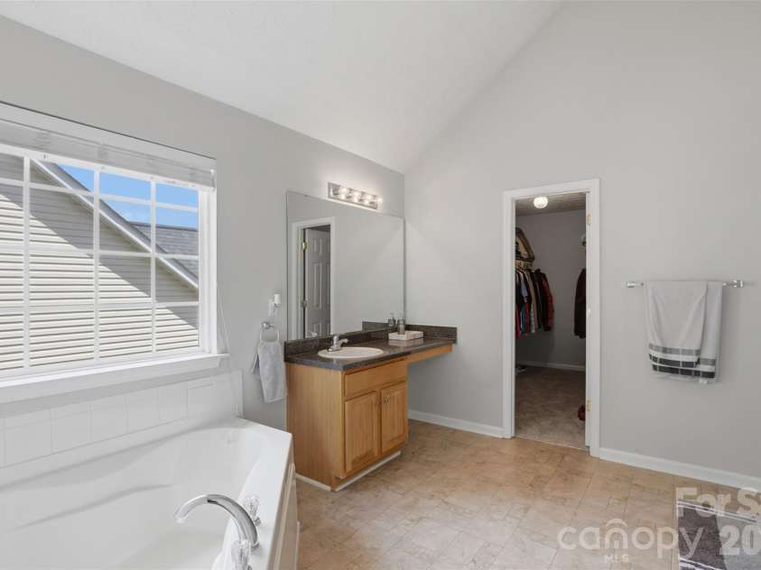 4923 Eagle Creek Drive, Charlotte, NC 28269.  MLS# CAR4397626, YatesRealty ID 38696. 