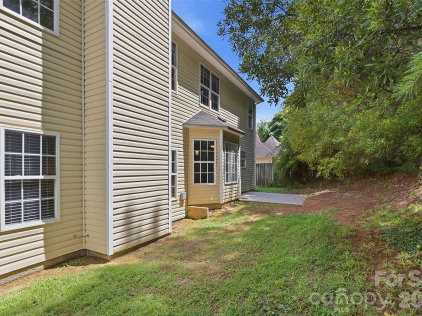 4923 Eagle Creek Drive, Charlotte, NC 28269.  MLS# CAR4397626, YatesRealty ID 38696. 