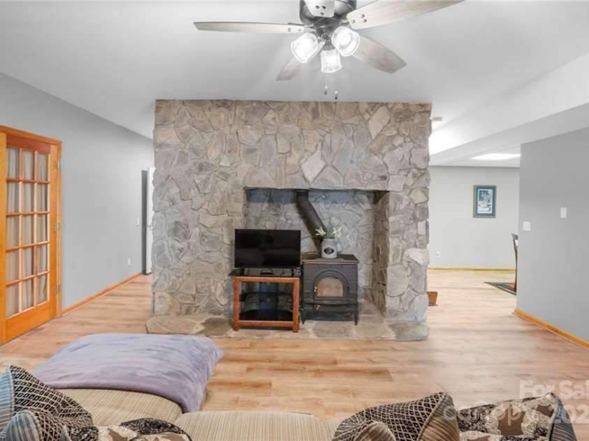 122 Mountain Harbor Drive, Lexington, NC 27292.  MLS# CAR4313549, YatesRealty ID 387. 