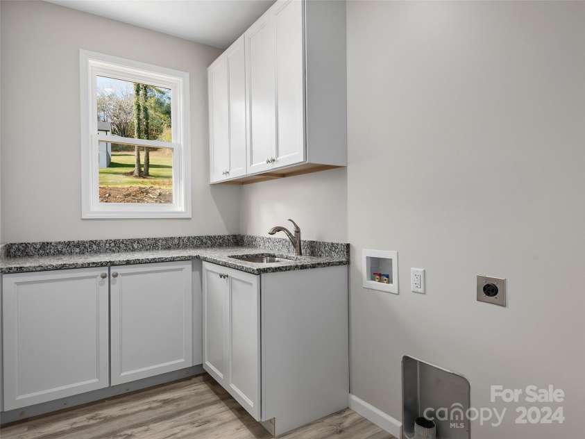 46 Smokey Quartz Lane, Flat Rock, NC 28731.  MLS# CAR4208463, YatesRealty ID 387. Laundry Room