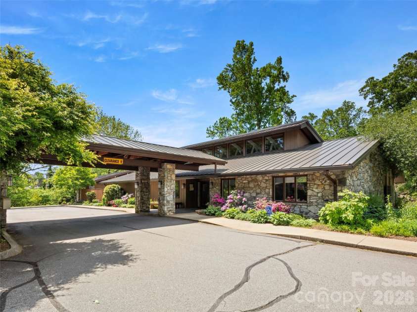 457 Crowfields Drive, Asheville, NC 28803.  MLS# CAR4357281, YatesRealty ID 3870. Clubhouse