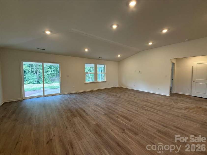 533 Creston Place Drive, Monroe, NC 28110.  MLS# CAR4400939, YatesRealty ID 38701. Large open living space