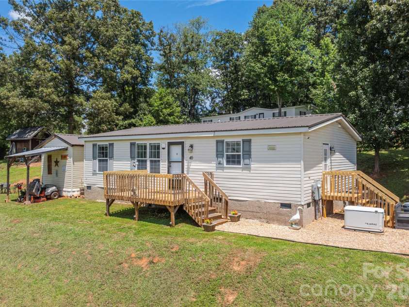 40 Farmstead Road, Leicester, NC 28748.  MLS# CAR4404206, YatesRealty ID 38703. 