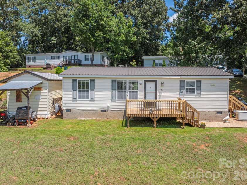 40 Farmstead Road, Leicester, NC 28748.  MLS# CAR4404206, YatesRealty ID 38703. 