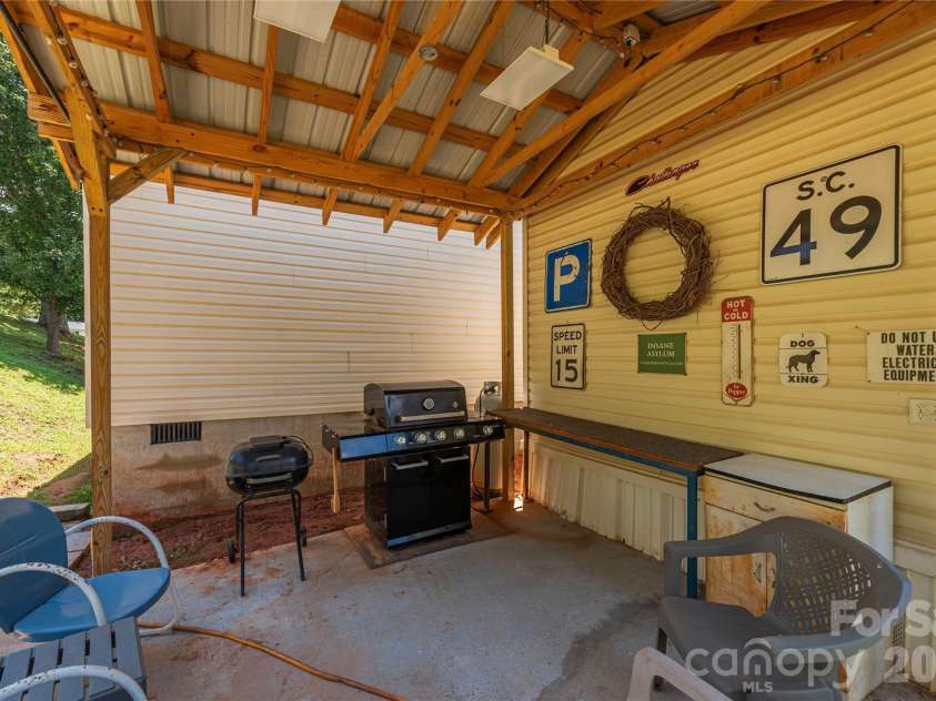40 Farmstead Road, Leicester, NC 28748.  MLS# CAR4404206, YatesRealty ID 38703. 