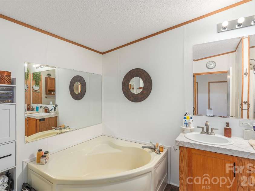 40 Farmstead Road, Leicester, NC 28748.  MLS# CAR4404206, YatesRealty ID 38703. 