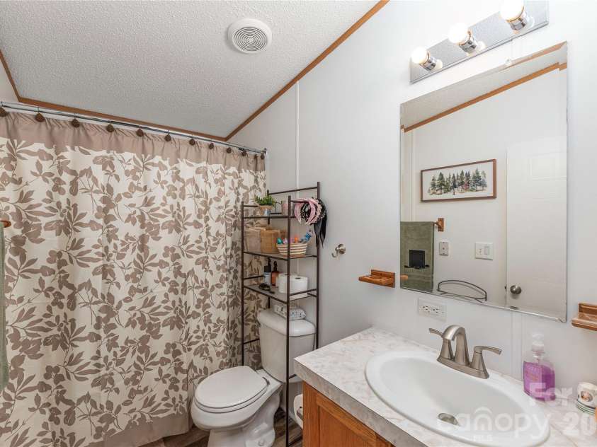 40 Farmstead Road, Leicester, NC 28748.  MLS# CAR4404206, YatesRealty ID 38703. 