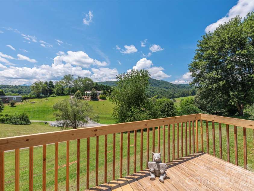 40 Farmstead Road, Leicester, NC 28748.  MLS# CAR4404206, YatesRealty ID 38703. 