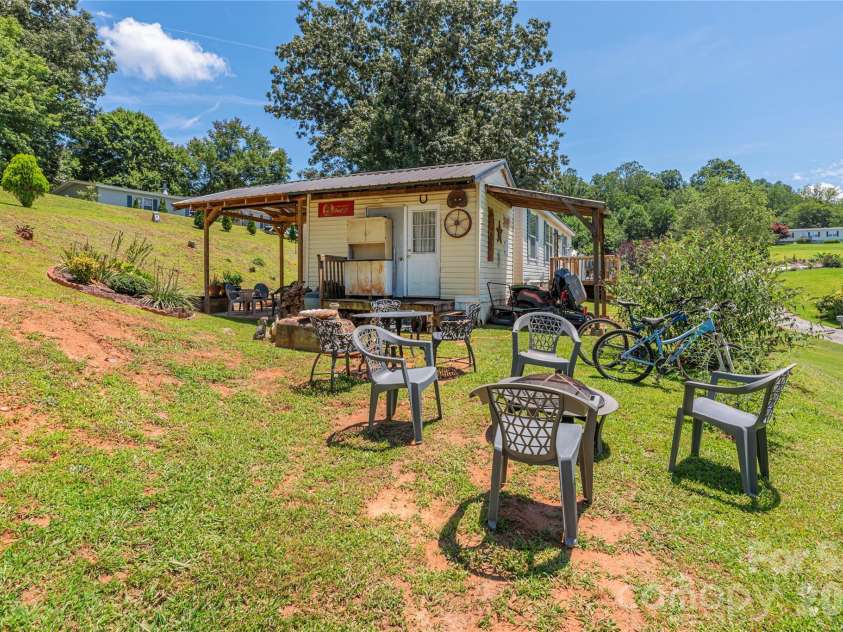 40 Farmstead Road, Leicester, NC 28748.  MLS# CAR4404206, YatesRealty ID 38703. 