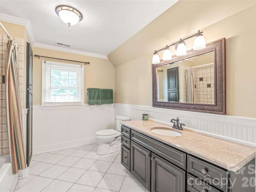 600 Central Avenue, Belmont, NC 28012.  MLS# CAR4375573, YatesRealty ID 38704. Bathroom 2